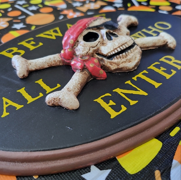 5/$13 Halloween Plaque - Picture 2 of 2